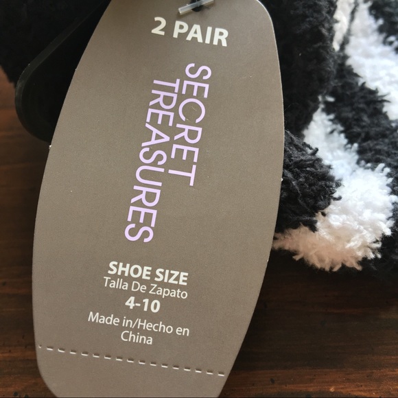 Secret Treasures | Fuzzy Black/White Sock Set - Picture 3 of 6